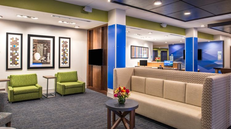 Holiday Inn Express/Suites Wesley Chapel Lobby