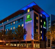Holiday Inn Express City Centre Exterior
