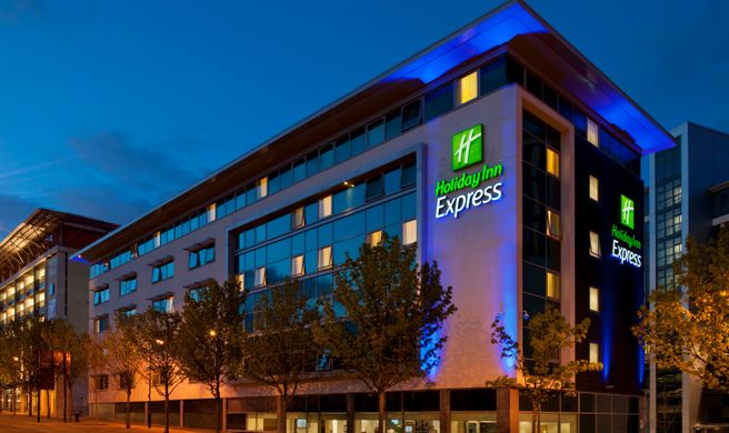 Holiday Inn Express City Centre Exterior