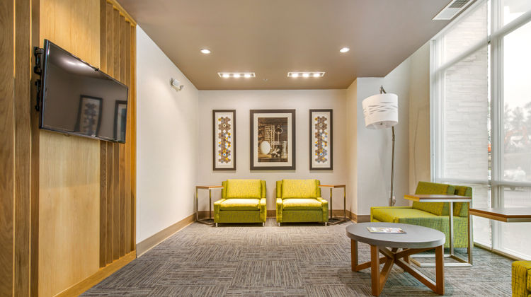 Holiday Inn Express/Stes Carrollton West Lobby