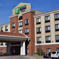 Holiday Inn Express & Suitess Pratt