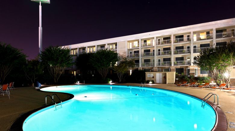 <b>Holiday Inn & Stes Atlanta Airport North Pool</b>. Images powered by <a href="https://www.leonardoworldwide.com/" title="Leonardo Worldwide" target="_blank">Leonardo</a>.