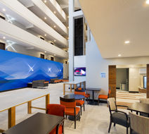 Holiday Inn Express & Suites Medical Lobby
