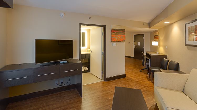 Holiday Inn Express & Suites Medical Suite