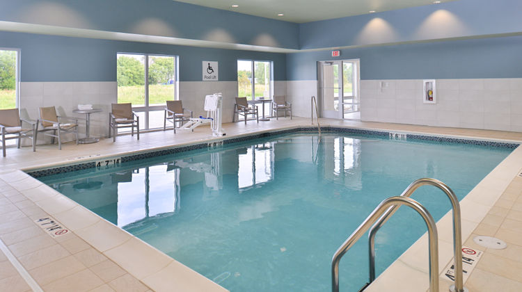 Holiday Inn Express & Suites Omaha Arpt Pool