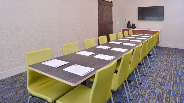 Holiday Inn Express & Suites Omaha Arpt Meeting