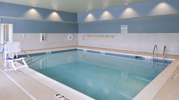 Holiday Inn Express & Suites Omaha Arpt Pool