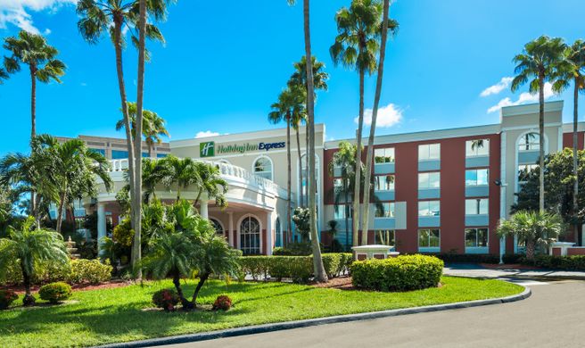 Holiday Inn Express Miami - Doral Exterior