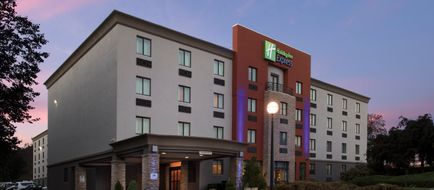 Holiday Inn Express Exterior