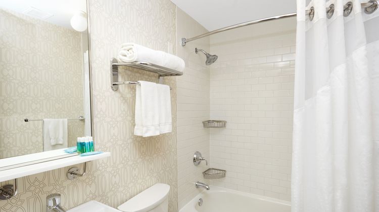 Holiday Inn Express Magnificent Mile Room