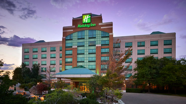 Holiday Inn & Suites Oakville @ Bronte Exterior