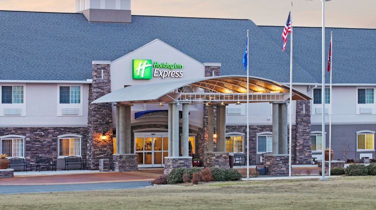 Holiday Inn Express Monticello Exterior