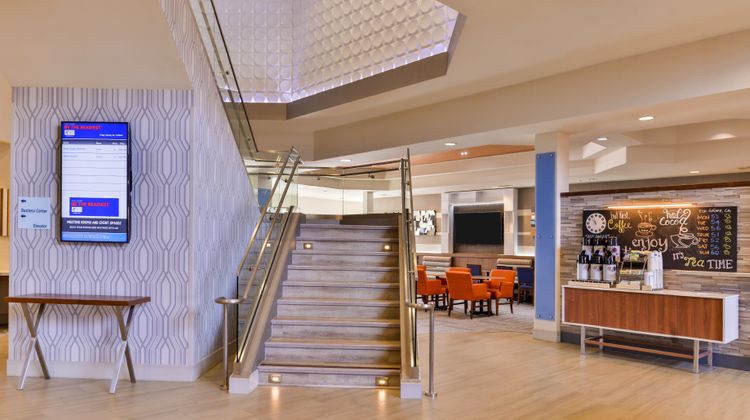 Holiday Inn Express & Suites Lobby