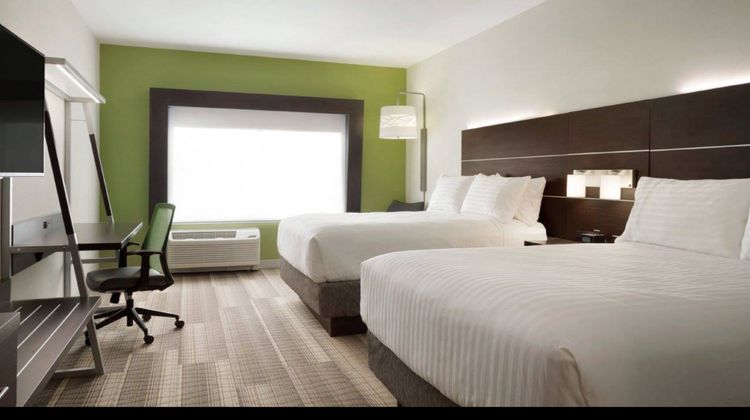 Holiday Inn Express Hotel & Suites Room