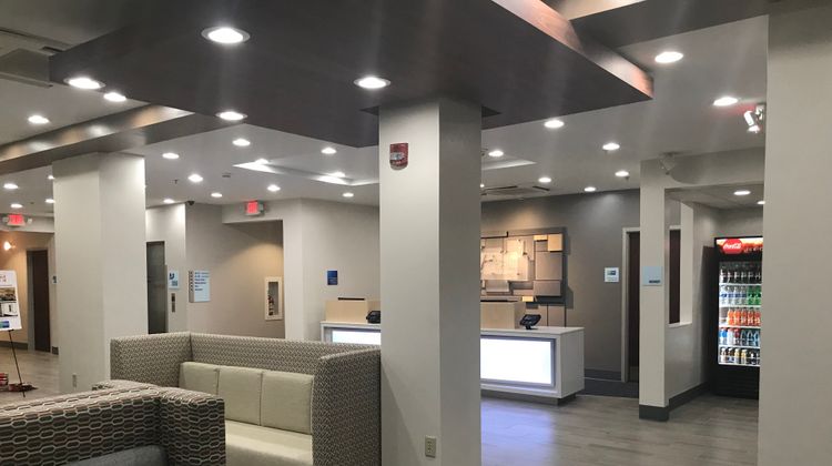 Holiday Inn Express Hotel & Suites Lobby