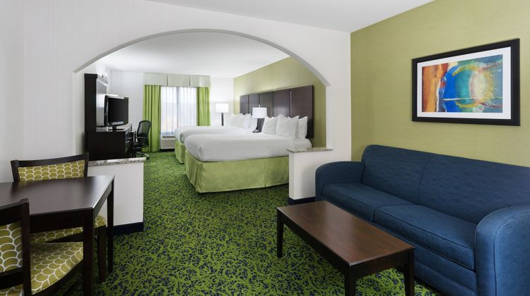 Holiday Inn Express & Suites Stroudsburg Room