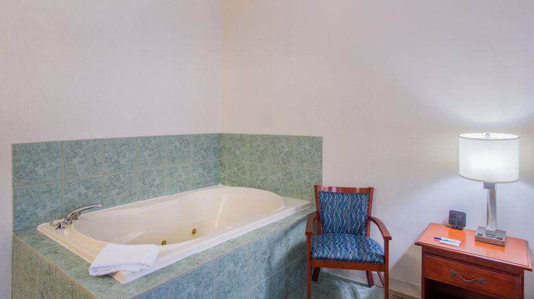 <b>Holiday Inn Express & Suites Brattleboro Suite</b>. Images powered by <a href="https://www.leonardoworldwide.com/" title="Leonardo Worldwide" target="_blank">Leonardo</a>.