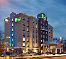 Holiday Inn Express & Suites Columbus Exterior