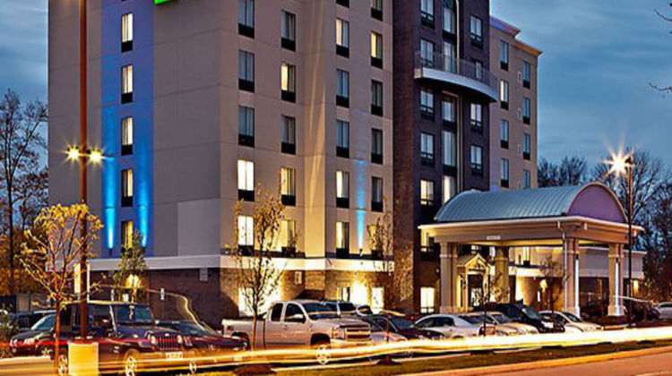 Holiday Inn Express & Suites Columbus Exterior