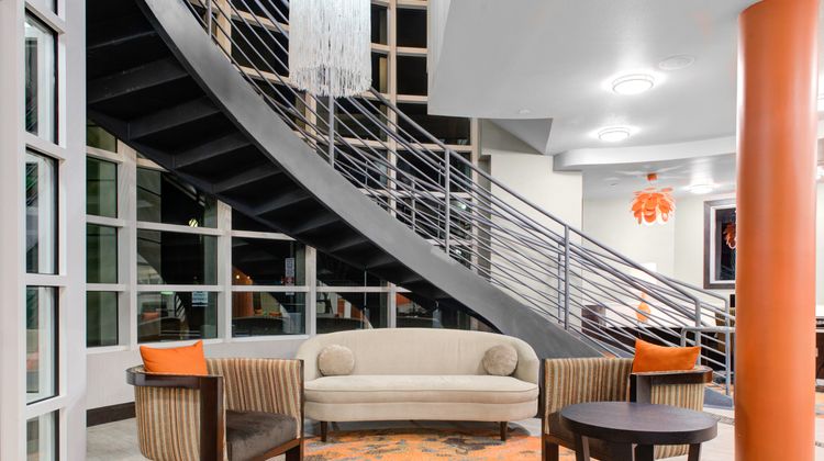 Holiday Inn Windsor Wine Country Lobby