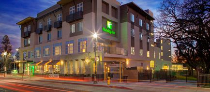 Holiday Inn Windsor Wine Country Exterior