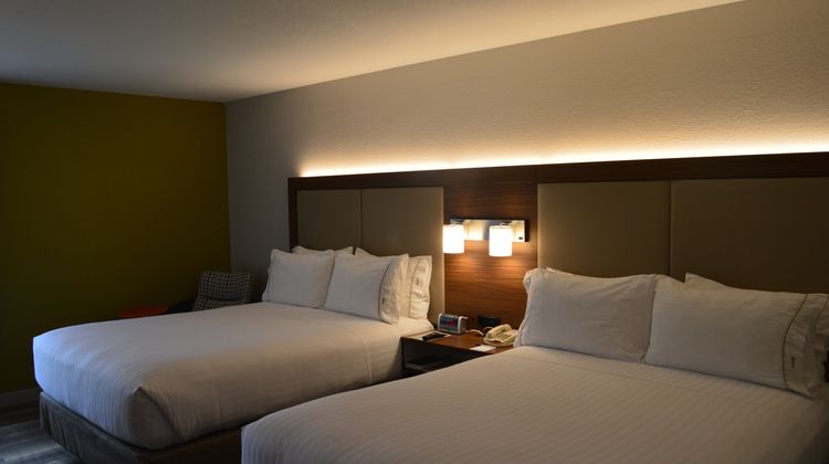 Holiday Inn Express Hotel & Suites Room