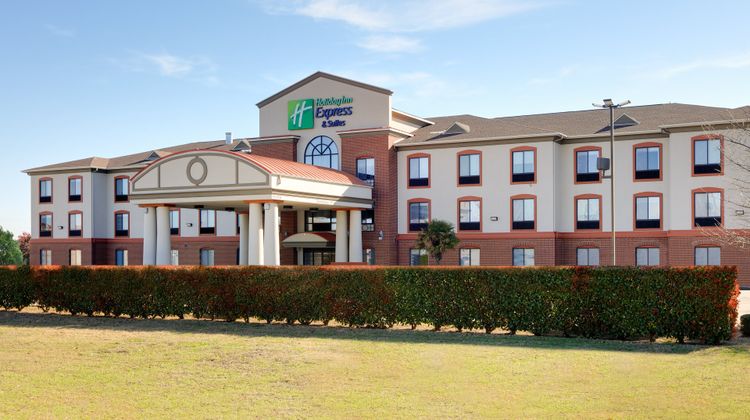 Holiday Inn Express Hotel & Suites Exterior