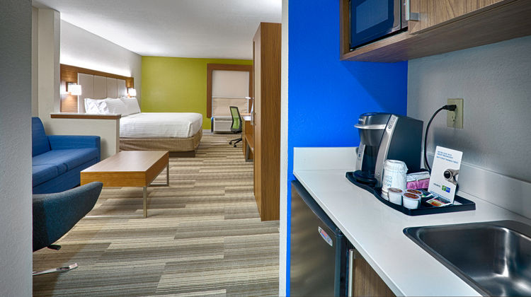 Holiday Inn Express Hotel & Suites Suite
