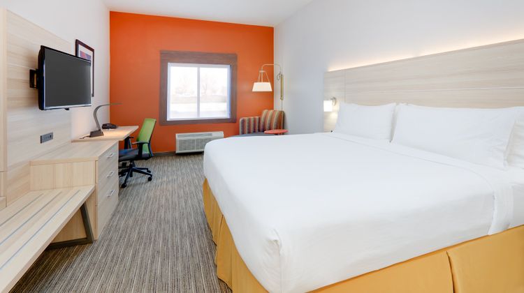 Holiday Inn Express Hotel & Suites Room
