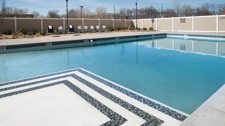 Crowne Plaza Saddle Brook Pool