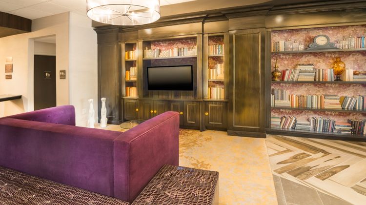 Crowne Plaza Saddle Brook Lobby