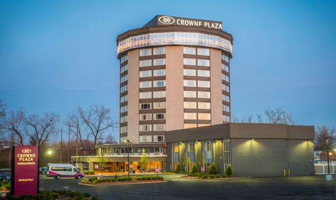 Crowne Plaza Saddle Brook Exterior