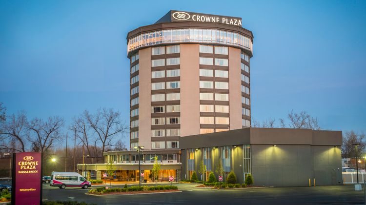 Crowne Plaza Saddle Brook Exterior