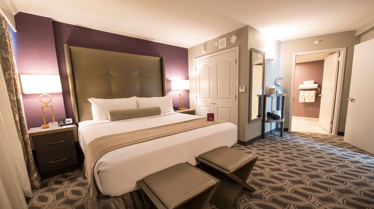 Crowne Plaza Saddle Brook Suite