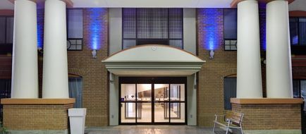 Holiday Inn Express Hotel & Suites Exterior