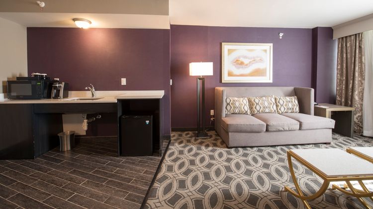 Crowne Plaza Saddle Brook Suite