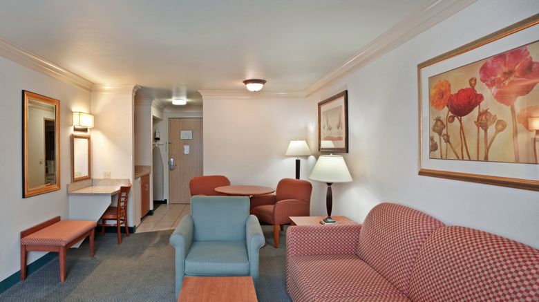 <b>Holiday Inn Express & Suites Burlington Suite</b>. Images powered by <a href="https://www.leonardoworldwide.com/" title="Leonardo Worldwide" target="_blank">Leonardo</a>.