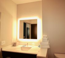 Holiday Inn Express Stes University Area Room