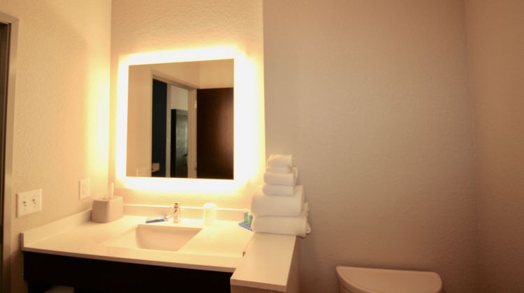 Holiday Inn Express Stes University Area Room