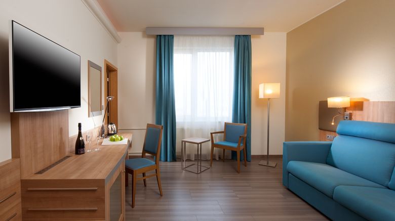 <b>Holiday Inn Prague Congress Centre Suite</b>. Images powered by <a href="https://www.leonardoworldwide.com/" title="Leonardo Worldwide" target="_blank">Leonardo</a>.
