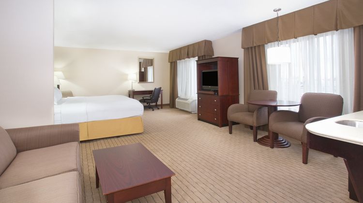 Holiday Inn Express Hotel & Suites Suite