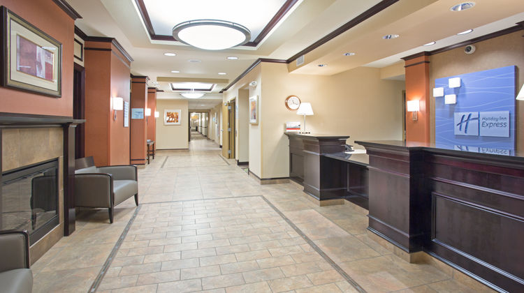 Holiday Inn Express Hotel & Suites Lobby