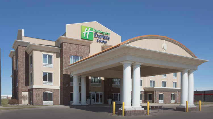 Holiday Inn Express Hotel & Suites Exterior