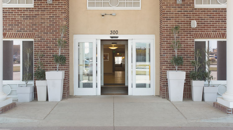 Holiday Inn Express Hotel & Suites Exterior