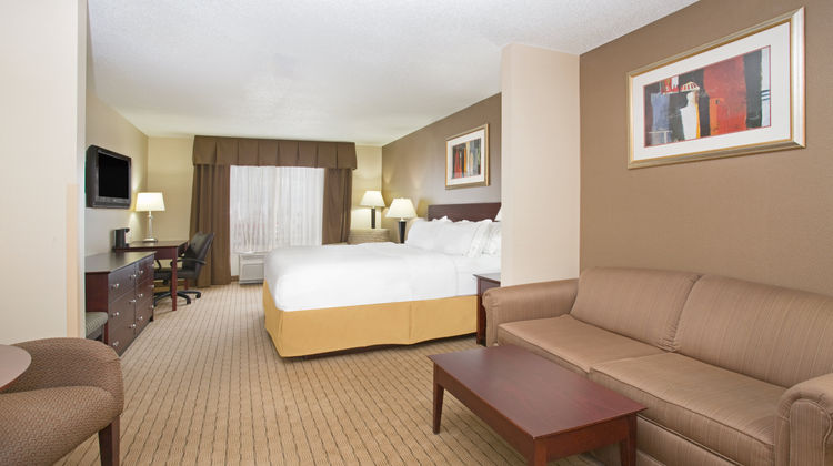 Holiday Inn Express Hotel & Suites Suite