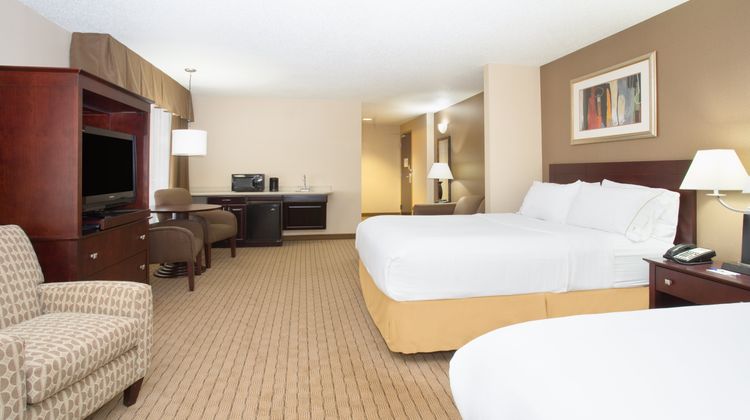 Holiday Inn Express Hotel & Suites Suite