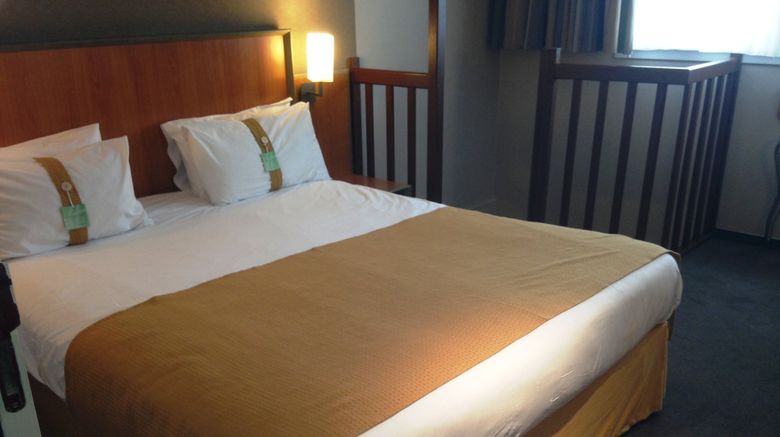 <b>Holiday Inn Calais Room</b>. Images powered by <a href="https://www.leonardoworldwide.com/" title="Leonardo Worldwide" target="_blank">Leonardo</a>.