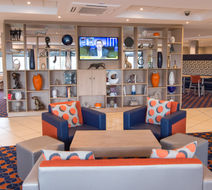 Holiday Inn Express Dunfermline Lobby