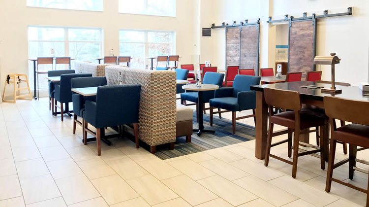 Holiday Inn Express Lobby