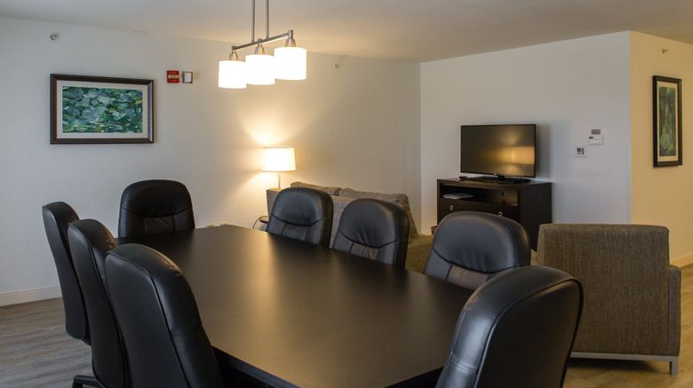 <b>Holiday Inn Hotel & Suites Airport Suite</b>. Images powered by <a href="https://www.leonardoworldwide.com/" title="Leonardo Worldwide" target="_blank">Leonardo</a>.